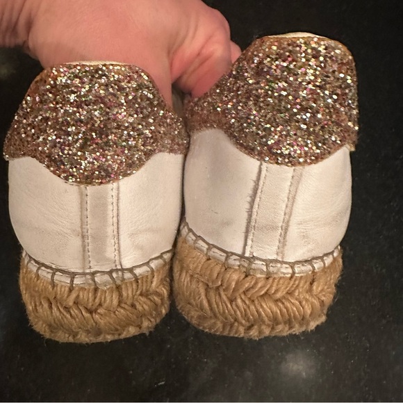 White and Purple Low-Top Sneakers with Textured Design - Picture 3 of 9